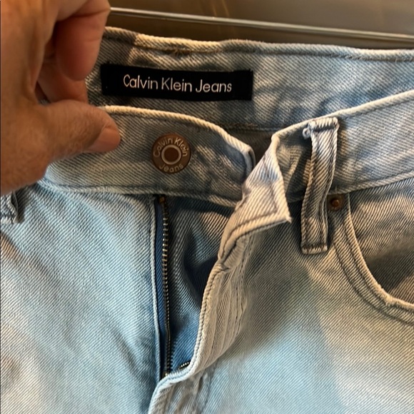 Calvin Klein light washed distressed Denim Shorts with Frayed Hem size 10/30 - Picture 2 of 9